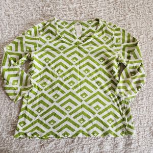 Abstract 3/4 length shirt